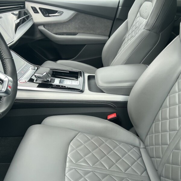 Audi SQ8 из Германии (75535)
