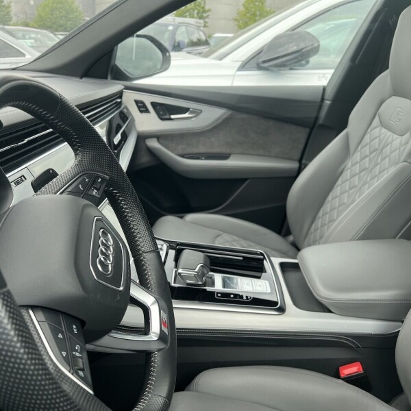 Audi SQ8 из Германии (75537)
