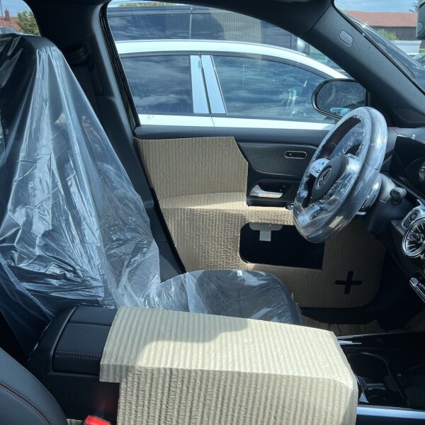 Mercedes-Benz EQB из Германии (75637)