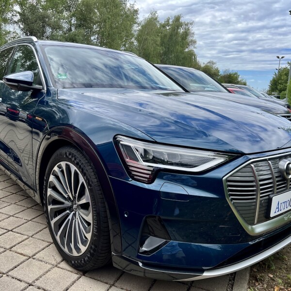 Audi e-tron из Германии (75987)