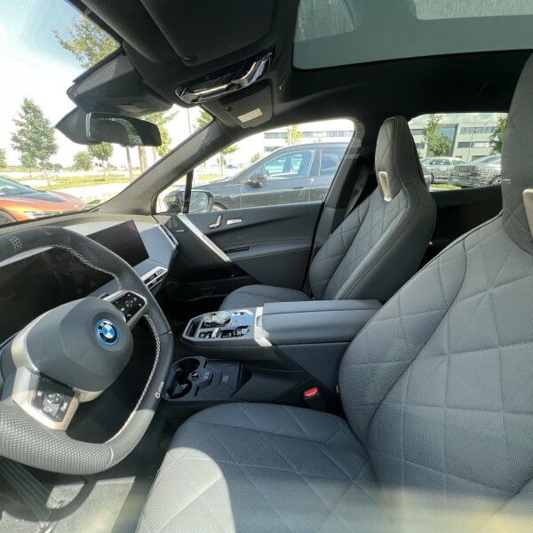 BMW iX из Германии (76055)