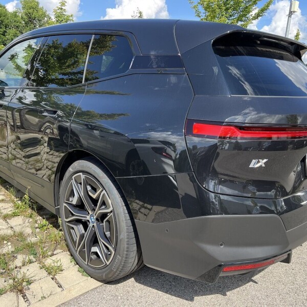 BMW iX из Германии (76040)