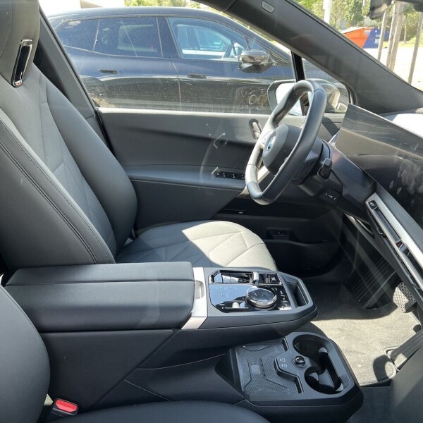 BMW iX из Германии (76065)