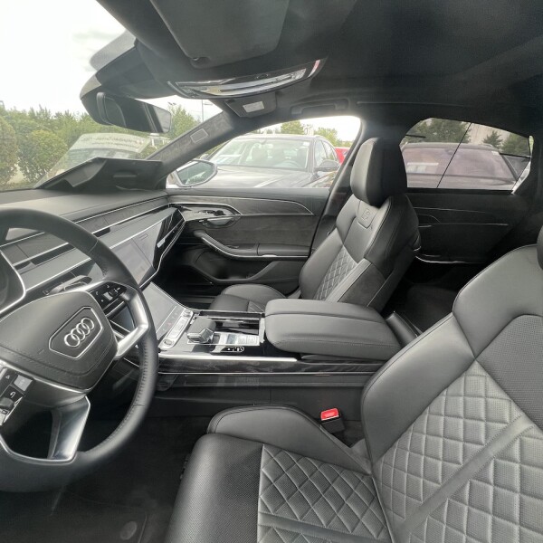 Audi A8  из Германии (76120)
