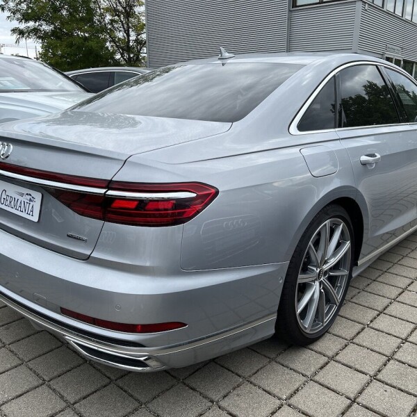 Audi A8  из Германии (76112)