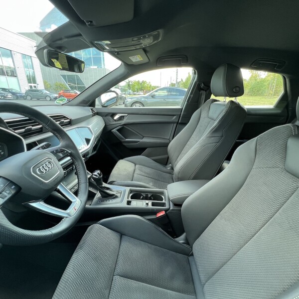 Audi Q3 из Германии (76330)