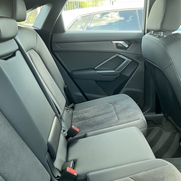Audi Q3 из Германии (76339)