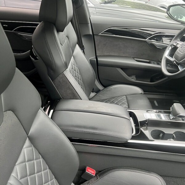 Audi A8  из Германии (76404)
