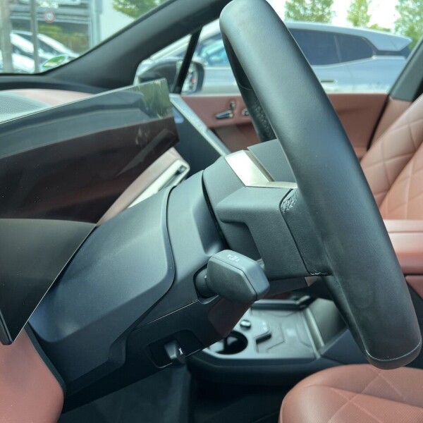 BMW iX из Германии (76584)