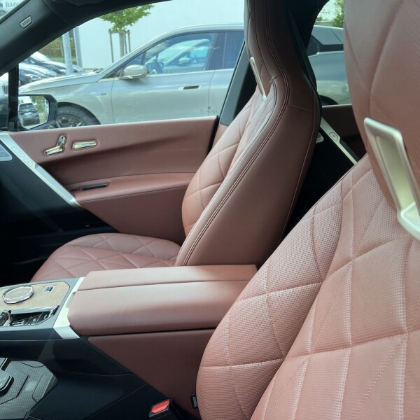 BMW iX из Германии (76582)