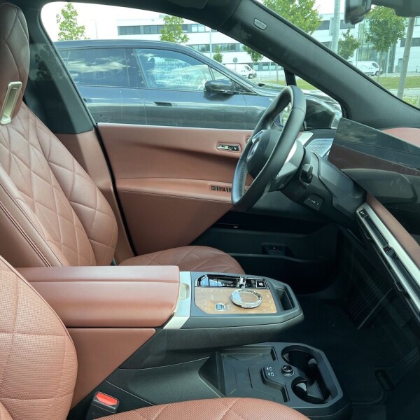 BMW iX из Германии (76593)