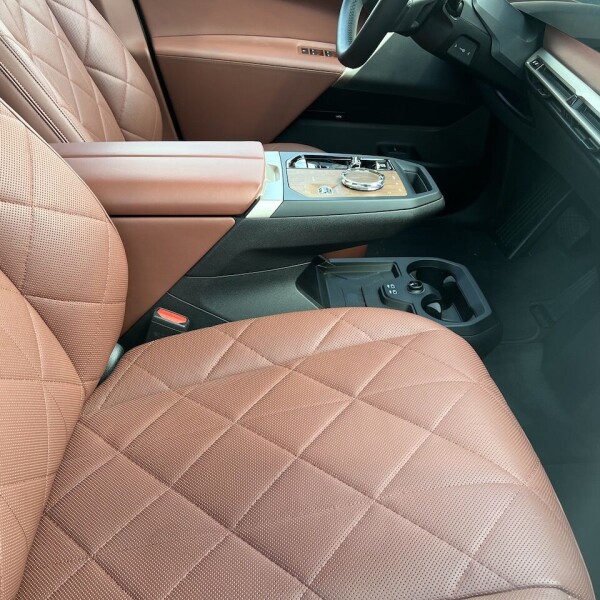 BMW iX из Германии (76595)