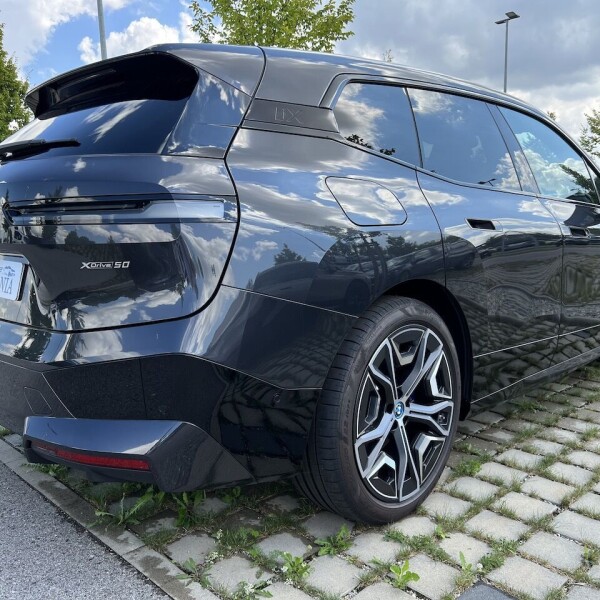 BMW iX из Германии (76577)