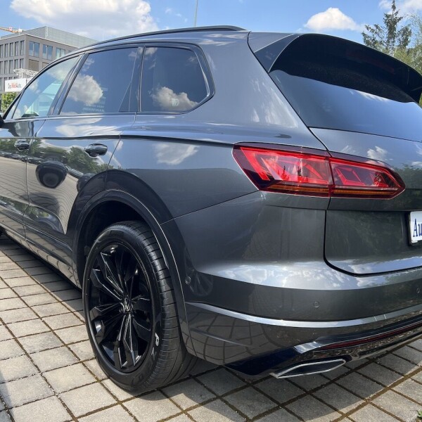 Volkswagen Touareg из Германии (76681)