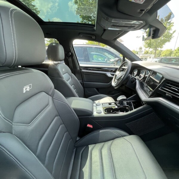 Volkswagen Touareg из Германии (76694)