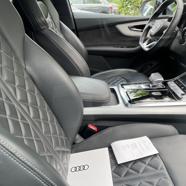 Audi Q7 из Германии (76722)