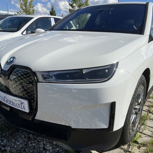 BMW iX из Германии (76776)