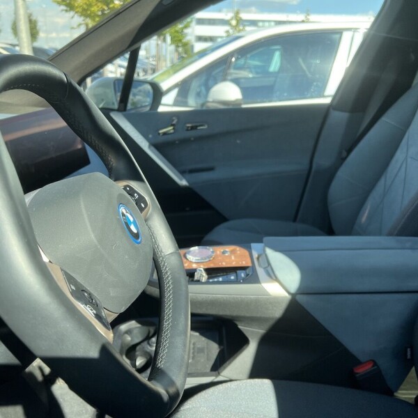 BMW iX из Германии (76792)