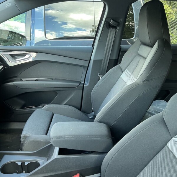 Audi Q4 из Германии (77128)