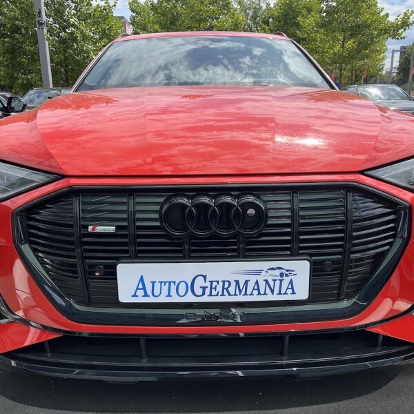 Audi e-tron из Германии (77398)