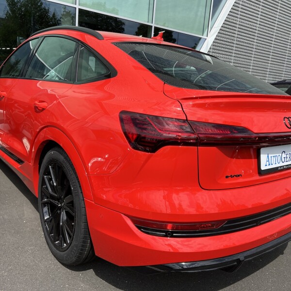 Audi e-tron из Германии (77393)