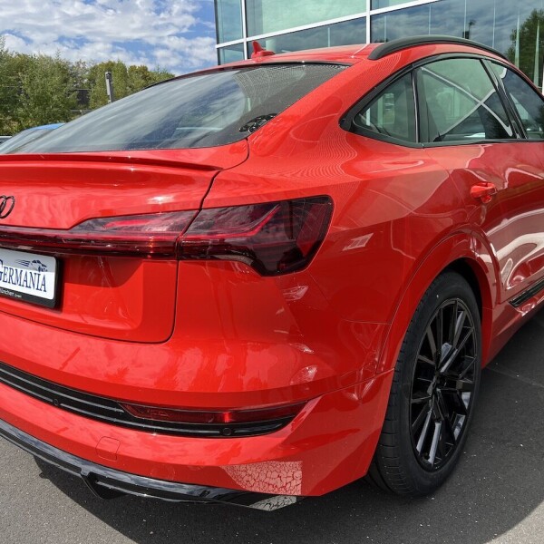 Audi e-tron из Германии (77391)