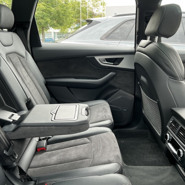 Audi Q7 из Германии (77570)