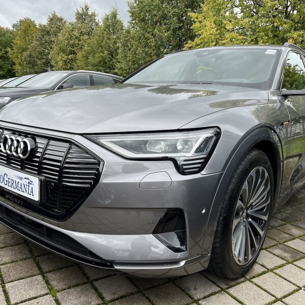 Audi e-tron из Германии (78625)