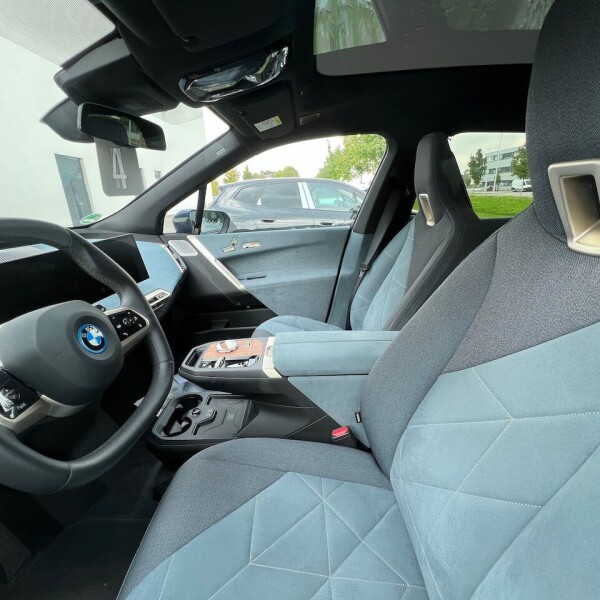 BMW iX из Германии (79013)