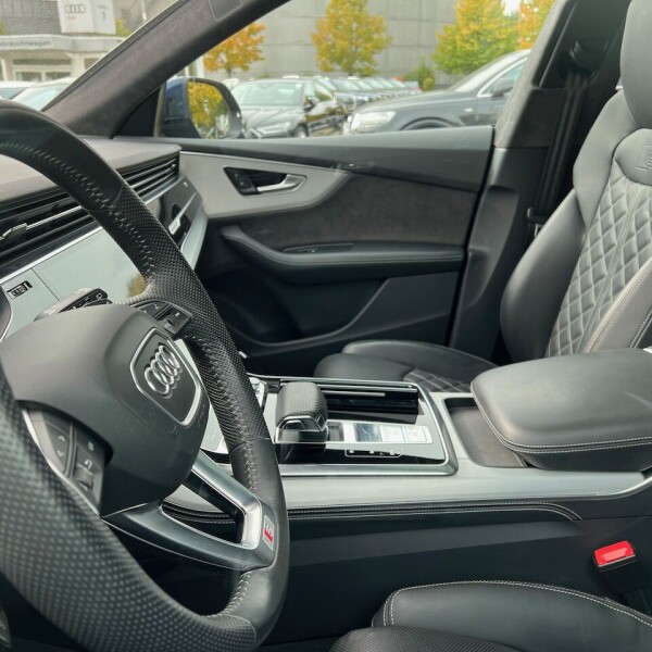 Audi Q8 из Германии (79300)