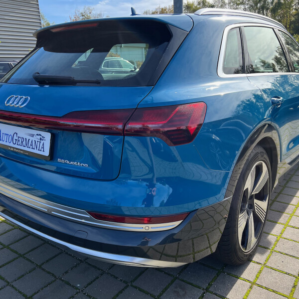 Audi e-tron из Германии (79883)