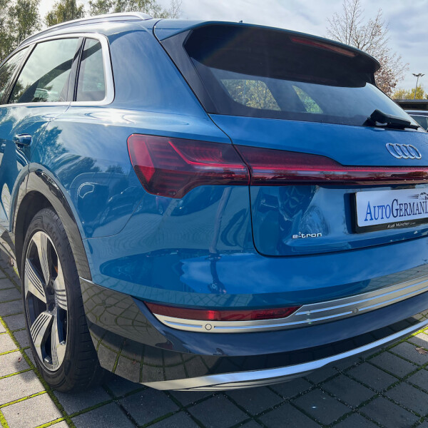 Audi e-tron из Германии (79889)