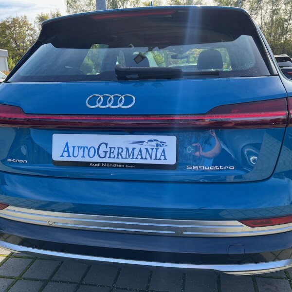Audi e-tron из Германии (79888)