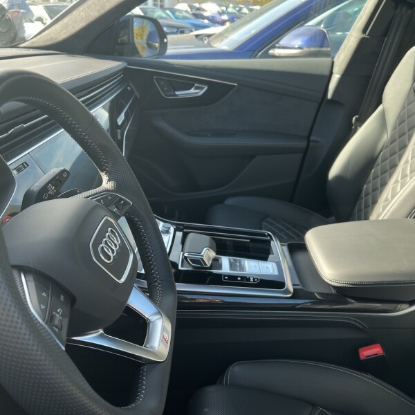 Audi SQ8 из Германии (80289)