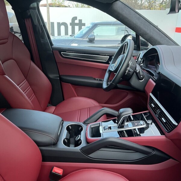 Porsche Cayenne из Германии (81088)