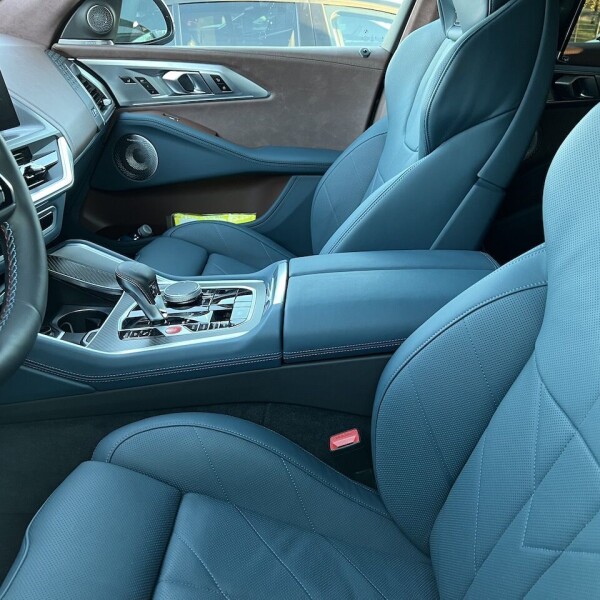 BMW XM из Германии (81132)