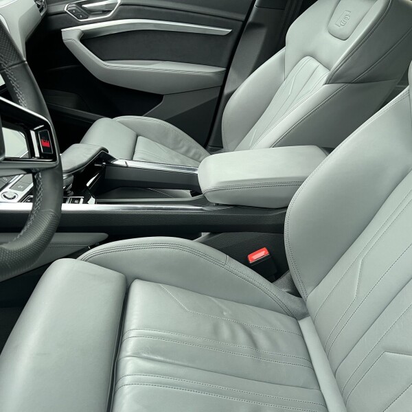 Audi e-tron из Германии (90879)