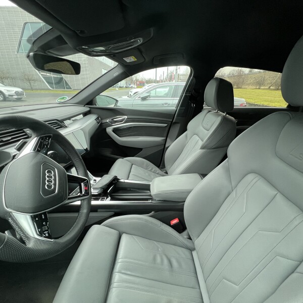 Audi e-tron из Германии (90875)