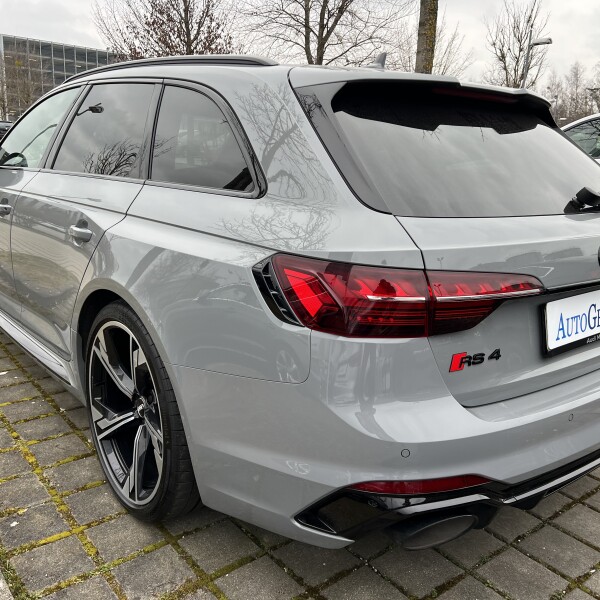 Audi RS4 из Германии (91022)