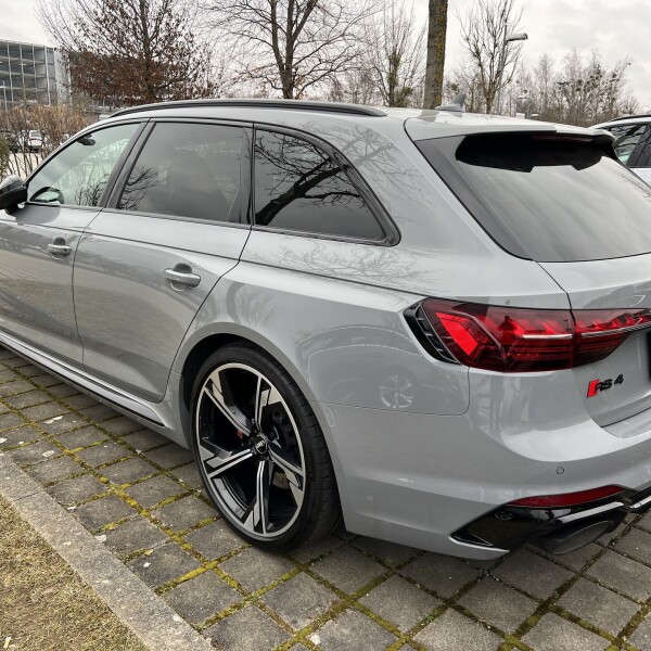 Audi RS4 из Германии (91020)