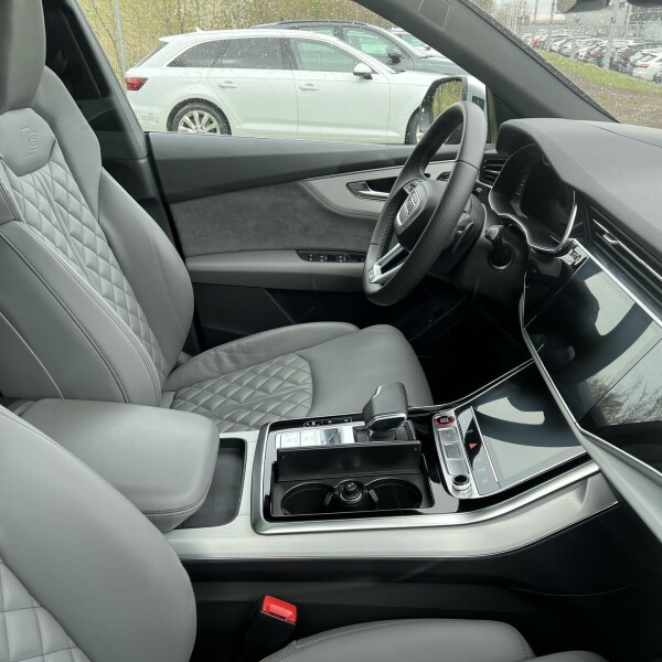 Audi SQ8 из Германии (93891)