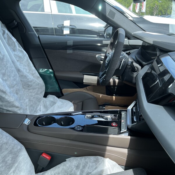 Audi e-tron GT из Германии (98832)