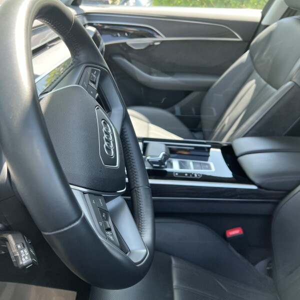Audi A8  из Германии (100064)