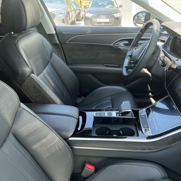 Audi A8  из Германии (100076)