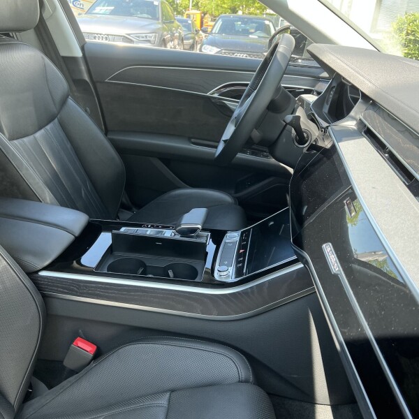 Audi A8  из Германии (100077)