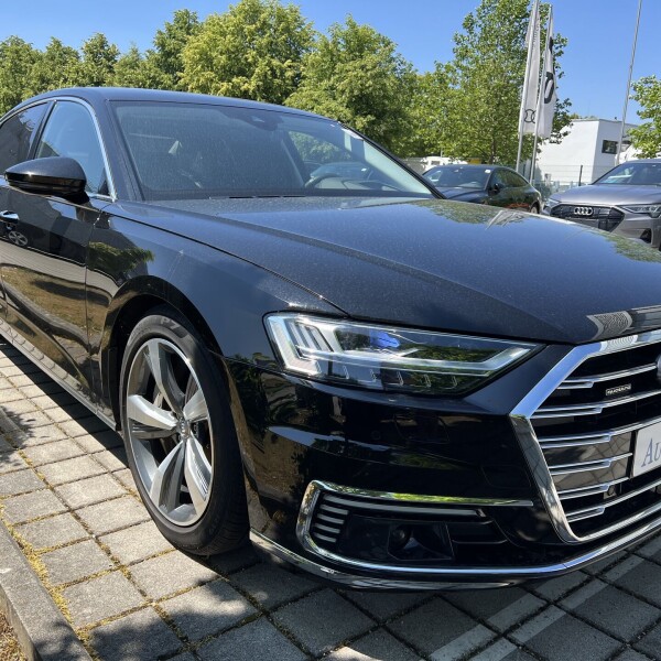 Audi A8  из Германии (100088)