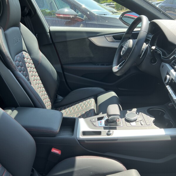 Audi RS5 из Германии (100405)