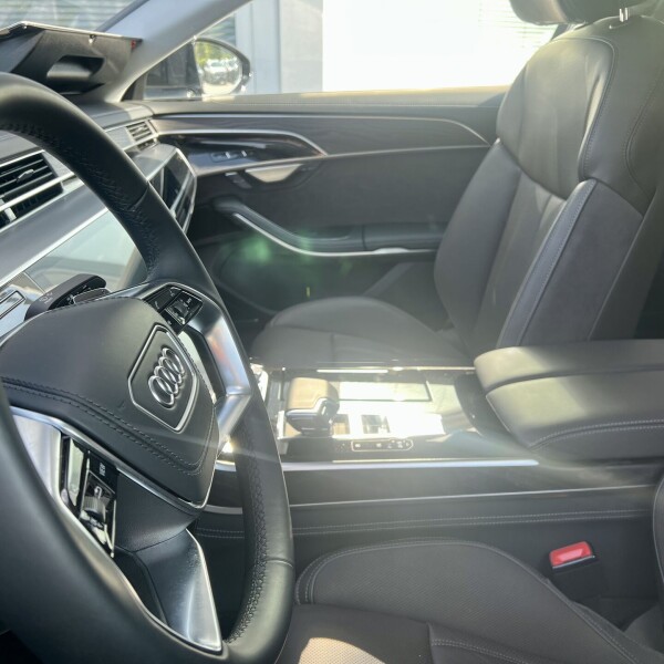 Audi A8  из Германии (102741)