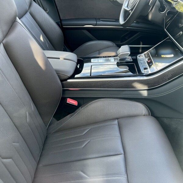 Audi A8  из Германии (102706)