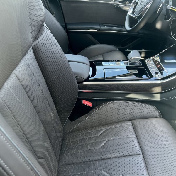 Audi A8  из Германии (102737)